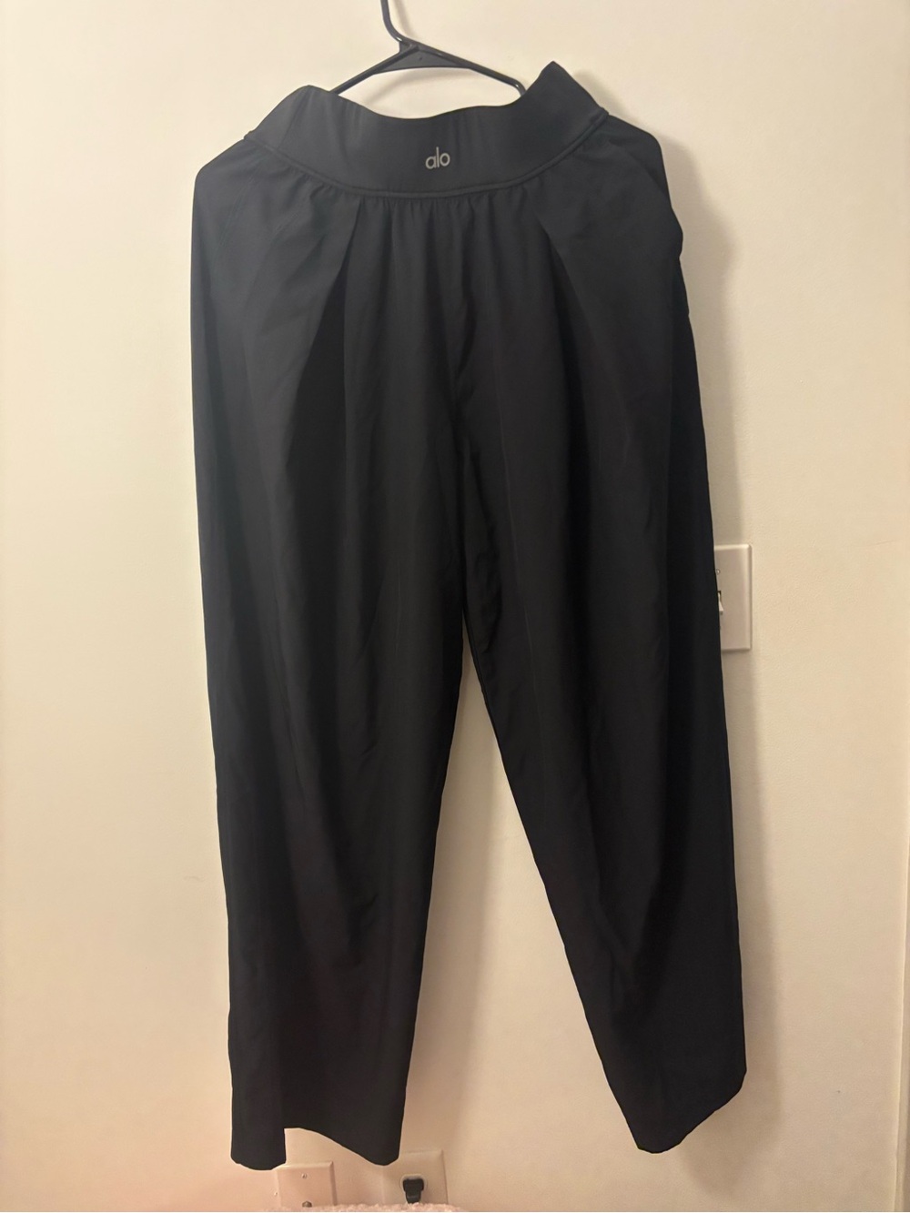 ALO Yoga Women’s Black Performance Joggers